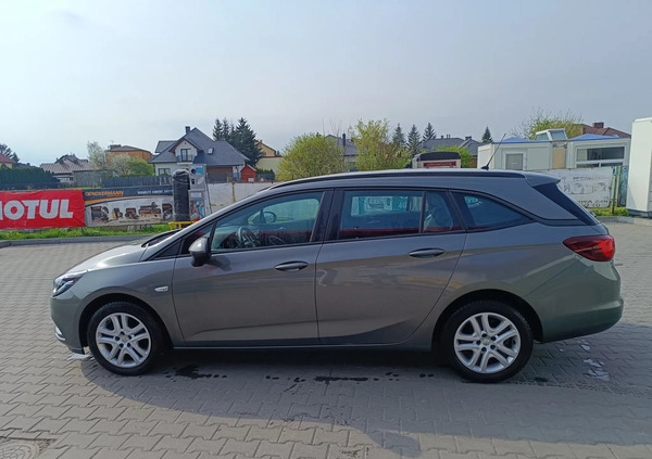 Opel Astra cena 55000 przebieg: 110000, rok produkcji 2019 z Chełm małe 497